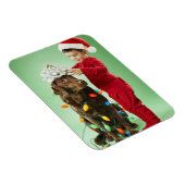 クリスマスを飾る若い男のまわりにの子が犬を照らす マグネット (右側)