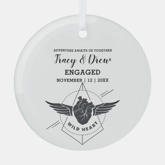 クリスマスアウトドアハートウイングカップル婚約 ガラスオーナメント (正面)