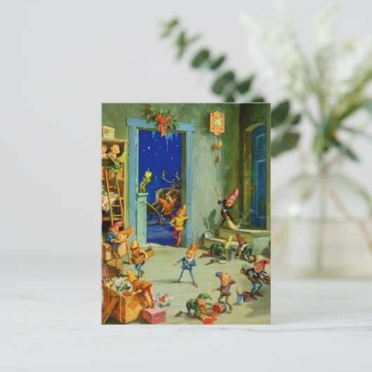 クリスマスイブの彼のワークショップでのサンタの小妖精や小人 シーズンポストカード (スタンド正面)