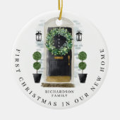 クリスマスインニューホームウォーターカラーブラックドアリース セラミックオーナメント (正面)