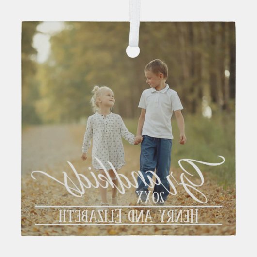 クリスマスエレガントの写真を見るパーソナライズされた ガラスオーナメント (裏面)