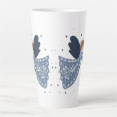 クリスマスエンジェルピースオンアースホリデーハートフェルト カフェラテマグ (正面)