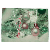 クリスマスオーナメントグリーンピンクホリデーツリー ラージペーパーバッグ (裏面)