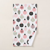 クリスマスオーナメントピンクと緑の白の背景 バスタオルセット (ハンドタオル)