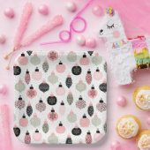 クリスマスオーナメントピンクと緑の白の背景 ペーパープレート (パーティー)