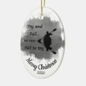 クリスマスカスタムの日付を決してカヤックを試みる セラミックオーナメント (左)
