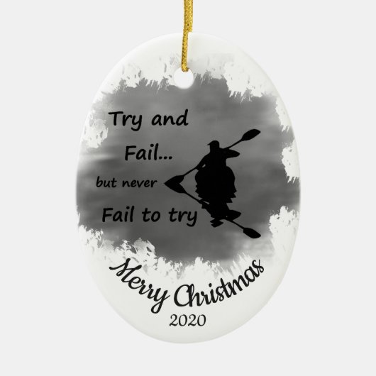 クリスマスカスタムの日付を決してカヤックを試みる セラミックオーナメント (正面)