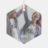 クリスマスカップルの写真 ガラスオーナメント (正面)