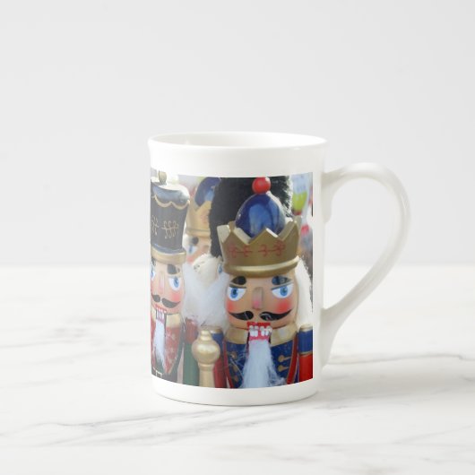 クリスマスカラフルのくるみ割り ボーンチャイナマグカップ (右)