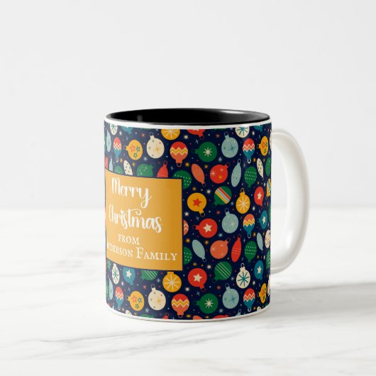 クリスマスカラフルオーナメントパターンメリークリスマス ツートーンマグカップ (正面右)