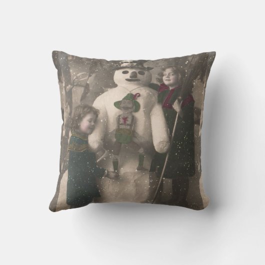 クリスマスガールと雪だるまヴィンテージ写真 クッション (裏面)