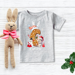 クリスマスキットジンジャーブレッド名レターCガール ベビーTシャツ