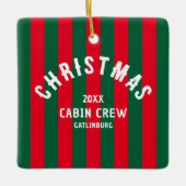 クリスマスキャビンカスタムクルーREDグリーンストライプ セラミックオーナメント (正面)