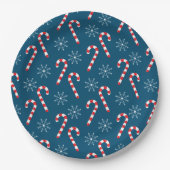 クリスマスキャンディーのケーンと雪片のパターンが青い ペーパープレート (正面)