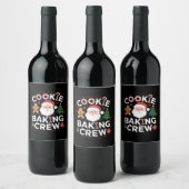 クリスマスクッキーを焼くチームの家族のクリスマス ワインラベル (ボトル)