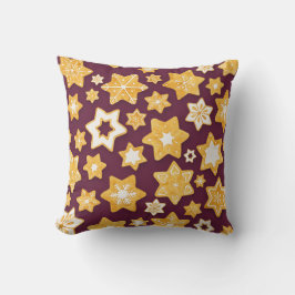 クリスマスクッキーリースと深いプラム背景 クッション