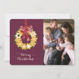 クリスマスクッキーリースと深いプラム背景 シーズンカード