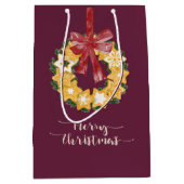 クリスマスクッキーリースと深いプラム背景 ミディアムペーパーバッグ (正面)