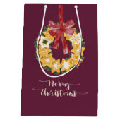 クリスマスクッキーリースと深いプラム背景 ミディアムペーパーバッグ (裏面)