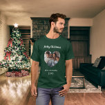 クリスマスグリーンの家族の写真ハート名父 Tシャツ<br><div class="desc">緑のシャツ自分の家族の写真をカスタマイズして追加する。ハート型フレーム。家族の名前と年を追加する。白文字。</div>