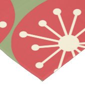 クリスマスグリーンの赤いクリームにアトミックエイジのレトロドット ショートテーブルランナー (コーナー)