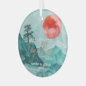 クリスマスグリーンマウンテンアドベンチャーアウトドアカップル ガラスオーナメント (正面左)