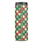クリスマスグリーンレッド幾何学的パズルピースのパターン タンブラー (裏面)