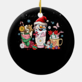 クリスマスコーヒーピンククリスマススパイスラテコージーS セラミックオーナメント (裏面)
