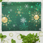 クリスマスゴールデンスノーフレークonグリーンバックグラウンド キッチンタオル (折り畳み)