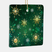 クリスマスゴールデンスノーフレークonグリーンバックグラウンド セラミックオーナメント (右)