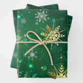 クリスマスゴールデンスノーフレークonグリーンバックグラウンド ラッピングペーパーシート (インサイチュ)
