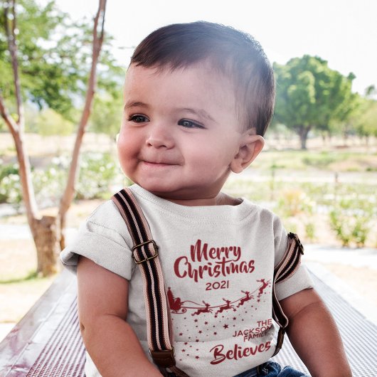 クリスマスサンタのそりのトナカイのホリデーファミリー ベビーTシャツ