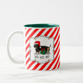 クリスマスサンタダーシュント（Sブラック&タン）かわいい ツートーンマグカップ (左)