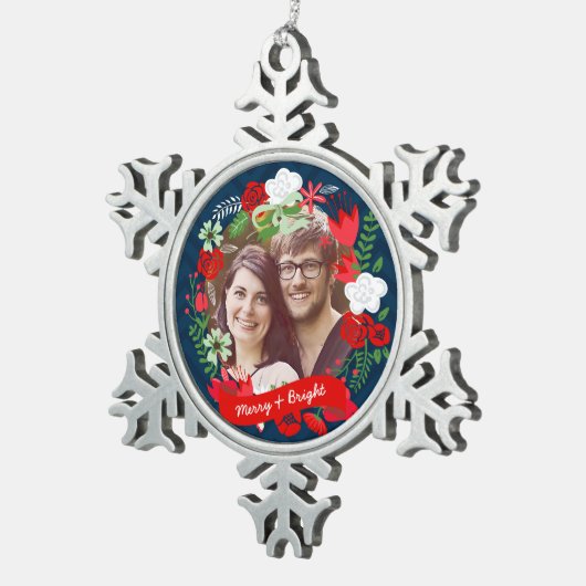 クリスマスシェブロンフローラリース写真パーソナライズされた スノーフレークピューターオーナメント (右)