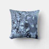 クリスマスシルバー青いスノーフレーク クッション (正面)