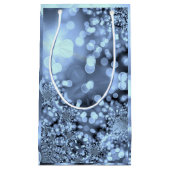 クリスマスシルバー青いスノーフレーク スモールペーパーバッグ (正面)