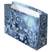 クリスマスシルバー青いスノーフレーク ラージペーパーバッグ (裏面アングル)