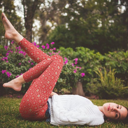 クリスマスシンプル赤スノーフレーク冬かわいいパターン レギンス