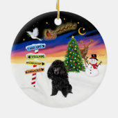 クリスマスシンボルや象徴 – ブラックトイプードル セラミックオーナメント (裏面)