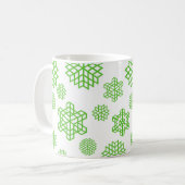 クリスマスシームレスグリーン雪片 コーヒーマグカップ (正面左)