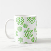 クリスマスシームレスグリーン雪片 コーヒーマグカップ (左)