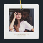 クリスマススタイリッシュ |カップルミニマルのエレガント写真 セラミックオーナメント<br><div class="desc">トレンディーラクダ色ミニマルエレガント主義キープサケ |メリーと結婚した、結婚または婚約フォトセラミックオーナメント</div>