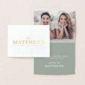 クリスマススタイリッシュ | Sage Greenモダンカップルの写真 箔カード (ディスプレー)