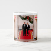 クリスマスステップドナルドトランプ&メラニア大統領 ジャンボコーヒーマグカップ (正面)