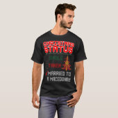 クリスマスステータス結婚したマケドニア醜いセーター Tシャツ (正面フル)