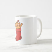 クリスマスストッキングのサプライズに子猫 コーヒーマグカップ (正面右)