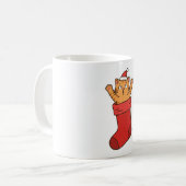 クリスマスストッキングのサプライズに子猫 コーヒーマグカップ (正面左)