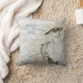 クリスマススノーアニマル鹿タイポグラフィパーソナライズ クッション (ブランケット)