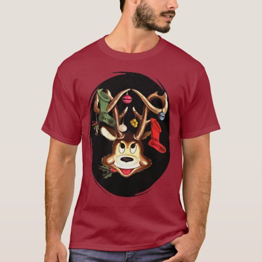 クリスマスソックスで飾られた笑顔のトナカイ Tシャツ (正面)
