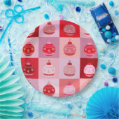 クリスマスチェック – ピンクと赤の市松模様にオーナメント ペーパープレート (パーティー)